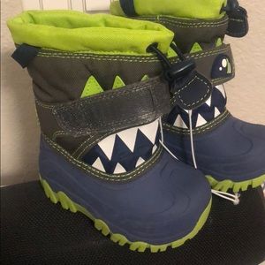 Snow boots